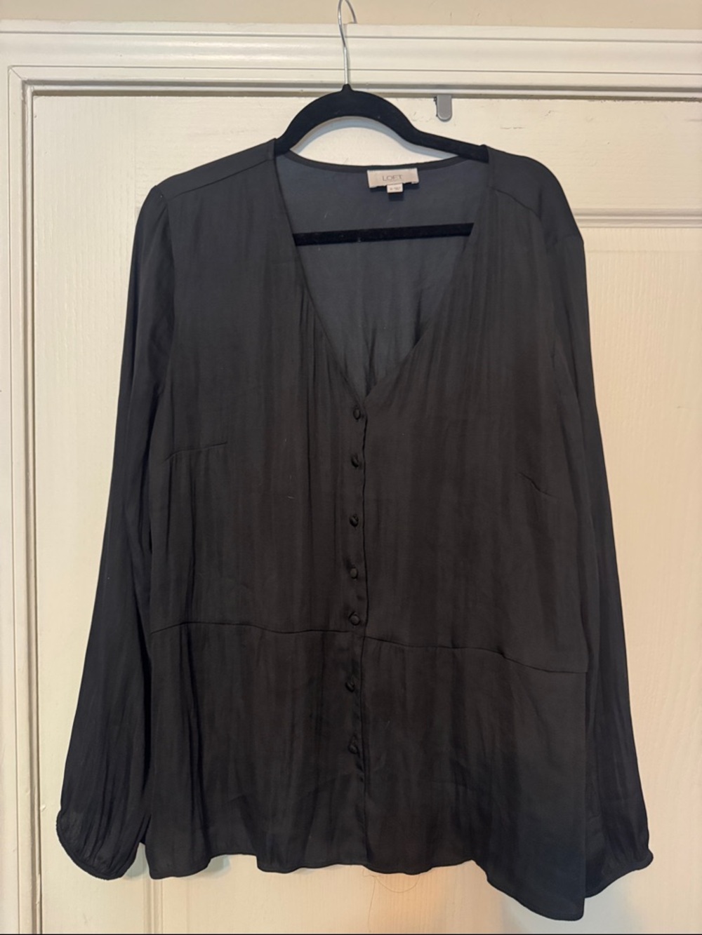 LOFT Black V-Neck Button-Front Long Sleeve Blouse